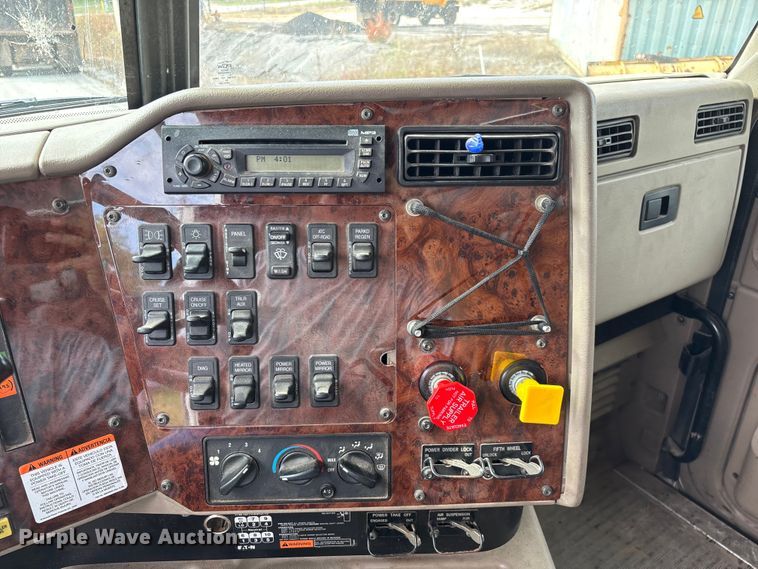 image for item EN5624 2009 International 9200i dump truck