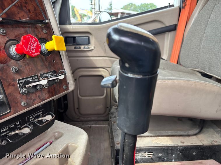 image for item EN5624 2009 International 9200i dump truck