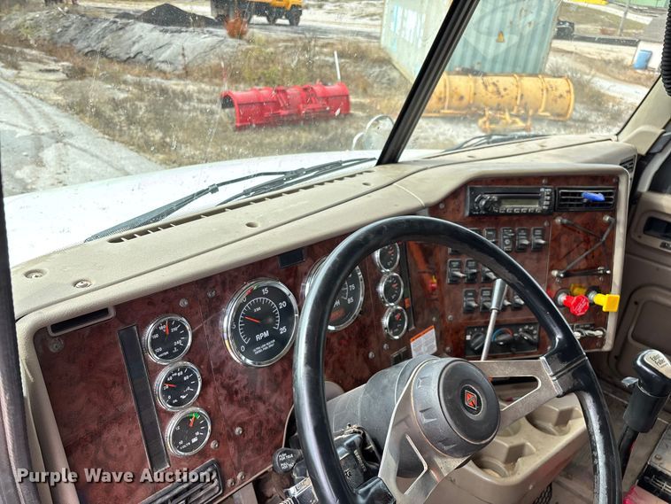 image for item EN5624 2009 International 9200i dump truck