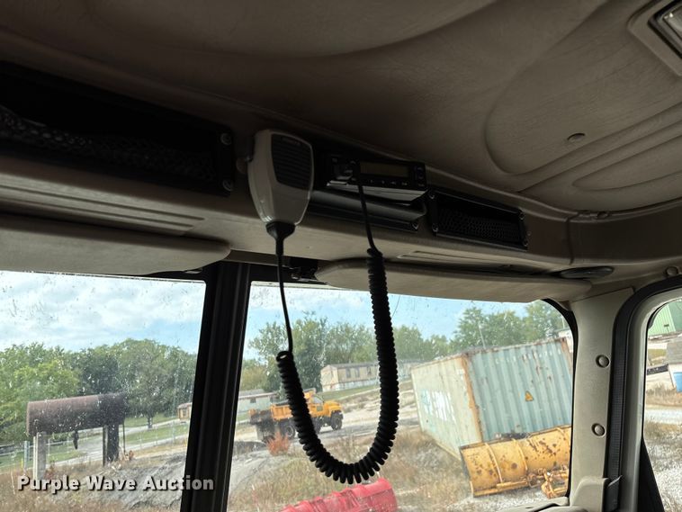 image for item EN5624 2009 International 9200i dump truck