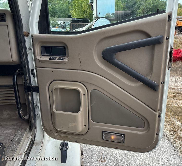 image for item EN5624 2009 International 9200i dump truck