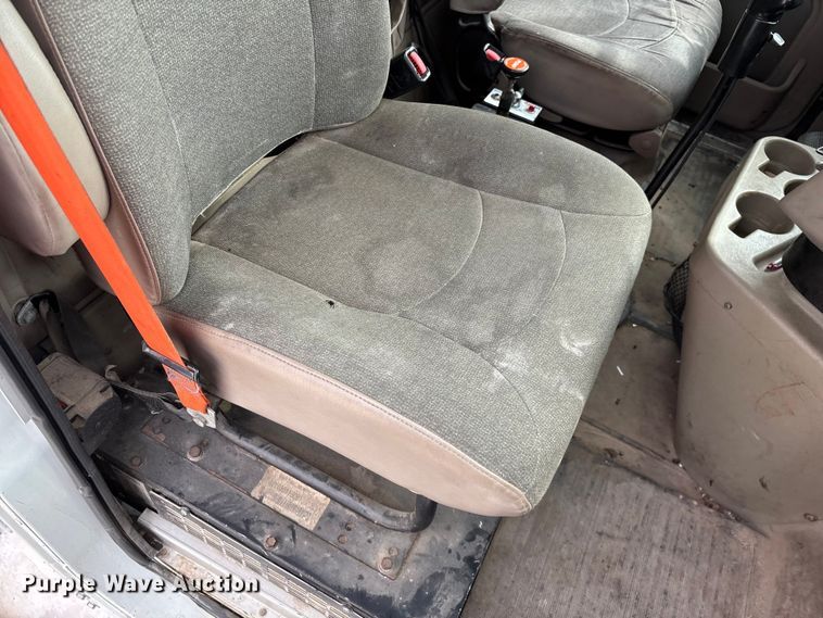 image for item EN5624 2009 International 9200i dump truck