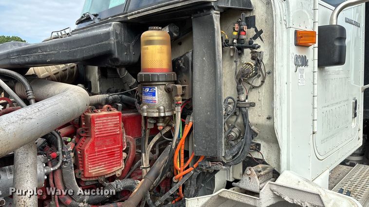 image for item EN5624 2009 International 9200i dump truck