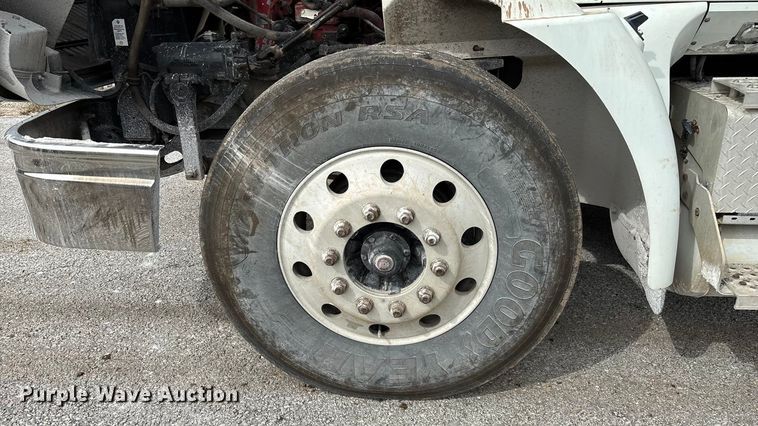 image for item EN5624 2009 International 9200i dump truck