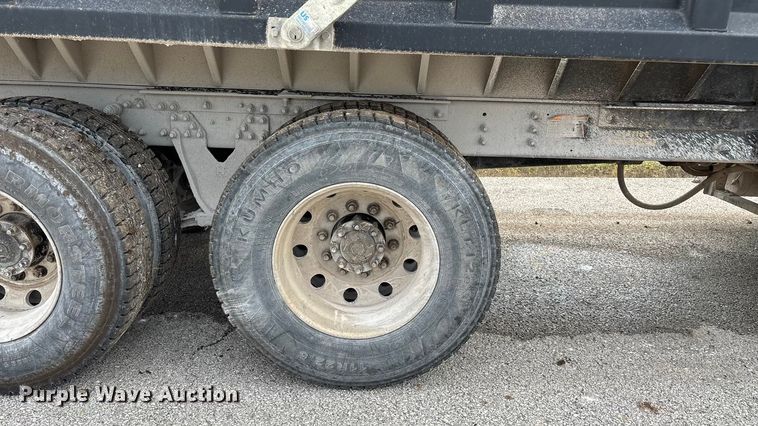 image for item EN5624 2009 International 9200i dump truck