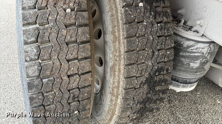 image for item EN5624 2009 International 9200i dump truck