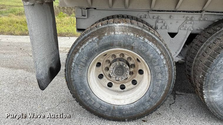 image for item EN5624 2009 International 9200i dump truck