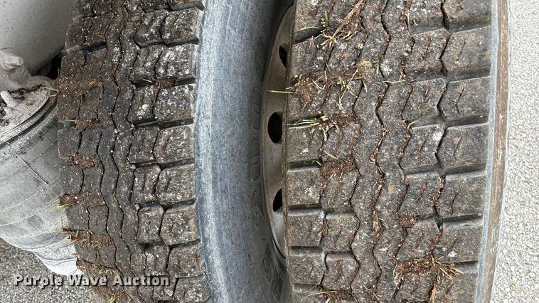 image for item EN5624 2009 International 9200i dump truck