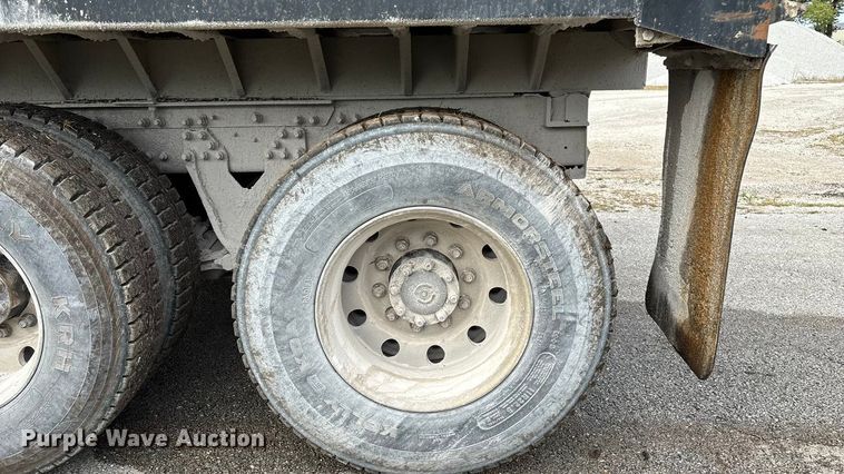 image for item EN5624 2009 International 9200i dump truck