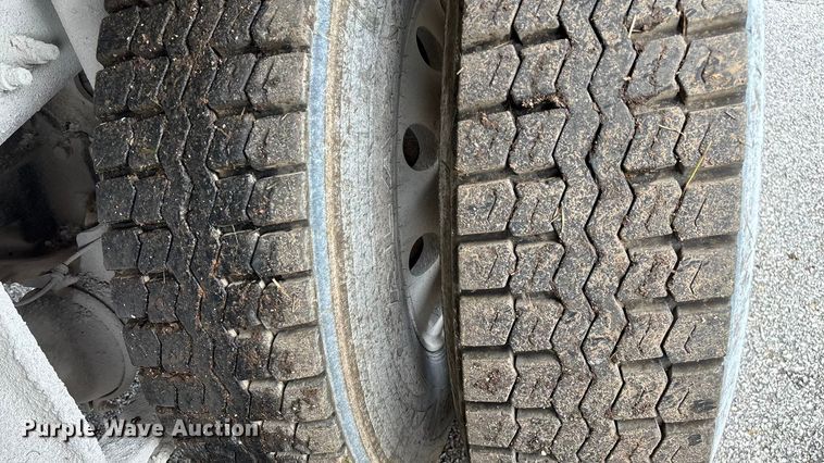 image for item EN5624 2009 International 9200i dump truck