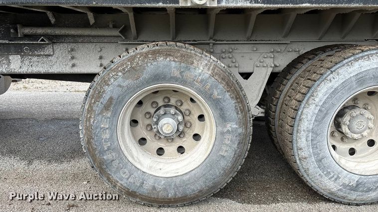 image for item EN5624 2009 International 9200i dump truck