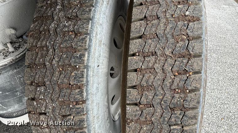 image for item EN5624 2009 International 9200i dump truck