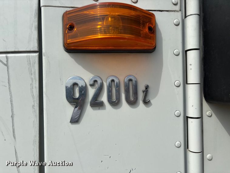 image for item EN5625 2009 International 9200i dump truck