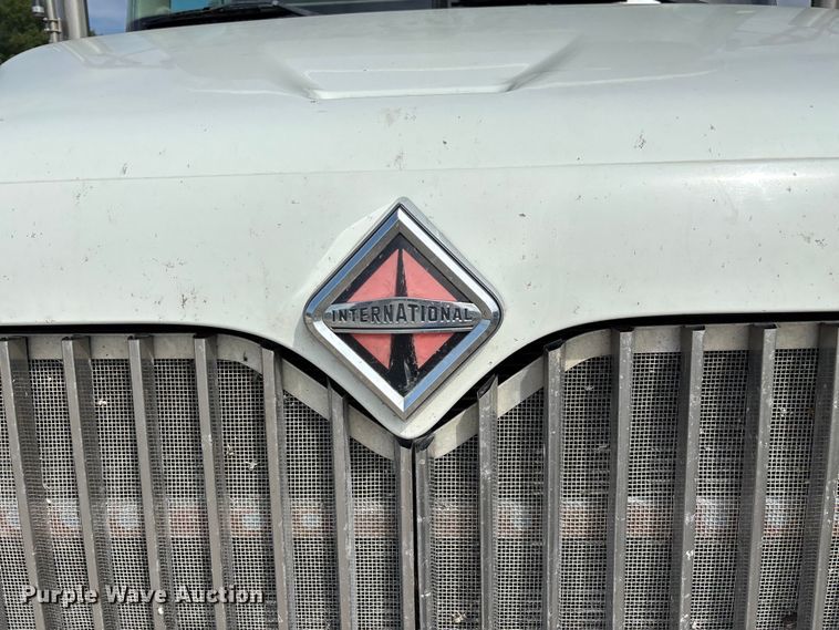 image for item EN5625 2009 International 9200i dump truck