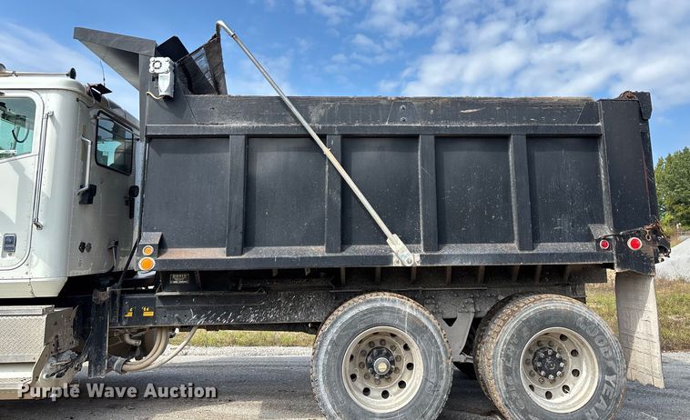 image for item EN5625 2009 International 9200i dump truck