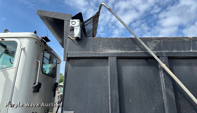 image for item EN5625 2009 International 9200i dump truck