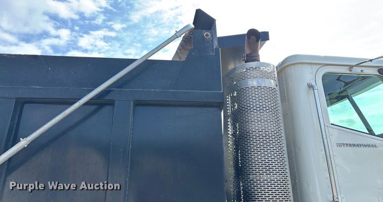 image for item EN5625 2009 International 9200i dump truck