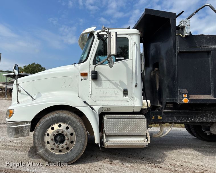 image for item EN5625 2009 International 9200i dump truck