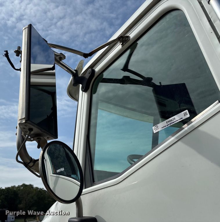 image for item EN5625 2009 International 9200i dump truck