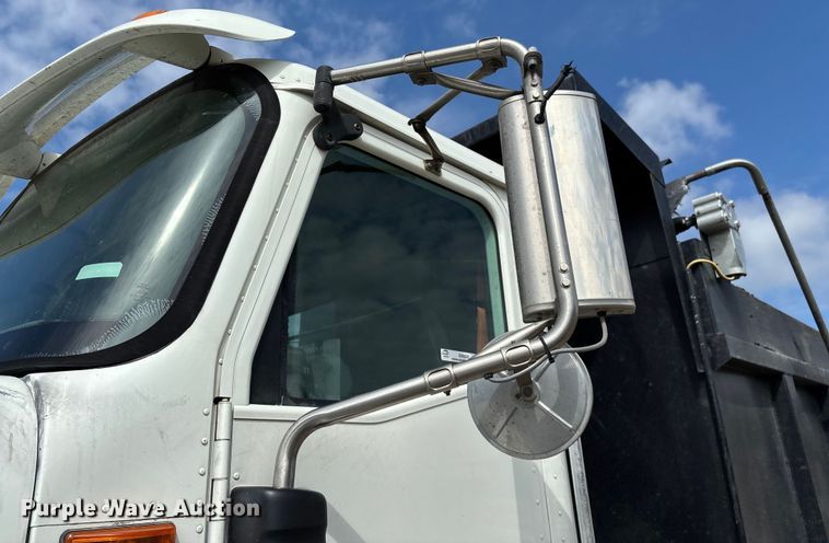 image for item EN5625 2009 International 9200i dump truck