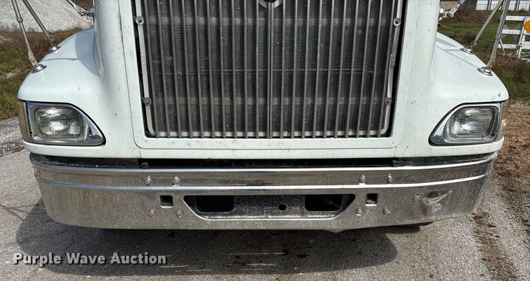 image for item EN5625 2009 International 9200i dump truck