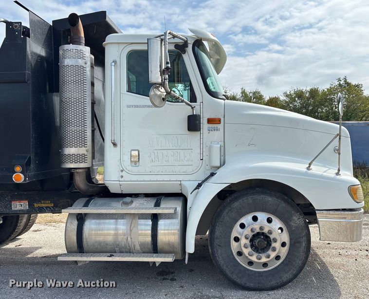 image for item EN5625 2009 International 9200i dump truck