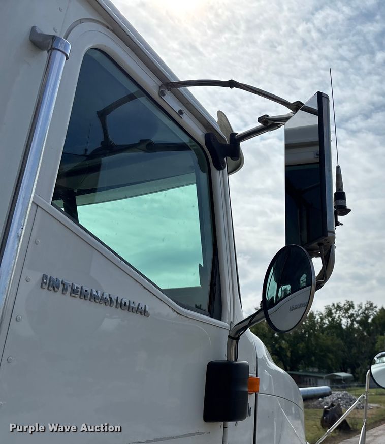 image for item EN5625 2009 International 9200i dump truck