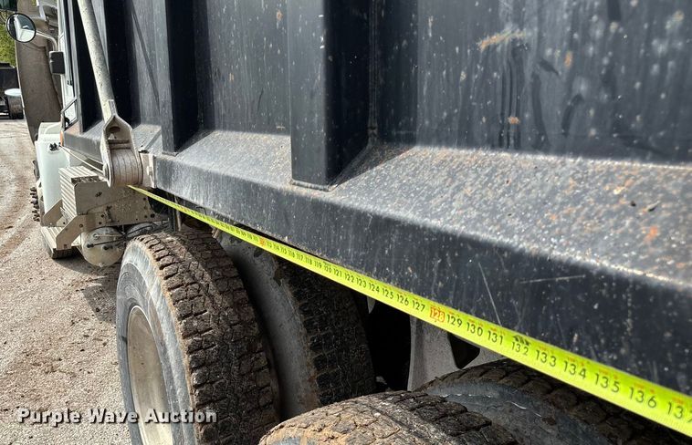 image for item EN5625 2009 International 9200i dump truck