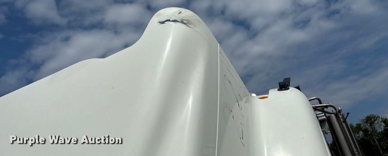 image for item EN5625 2009 International 9200i dump truck