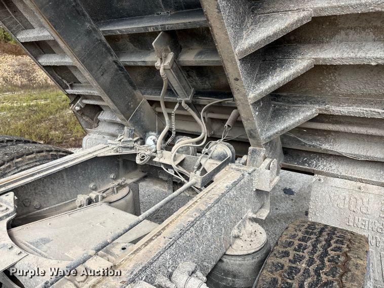 image for item EN5625 2009 International 9200i dump truck