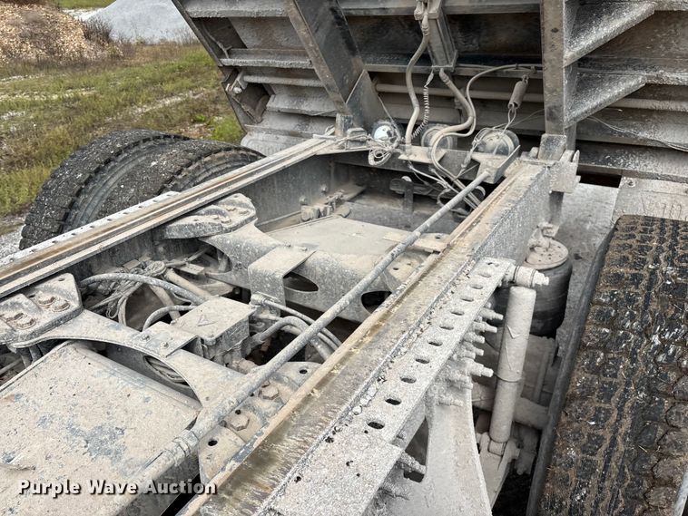 image for item EN5625 2009 International 9200i dump truck