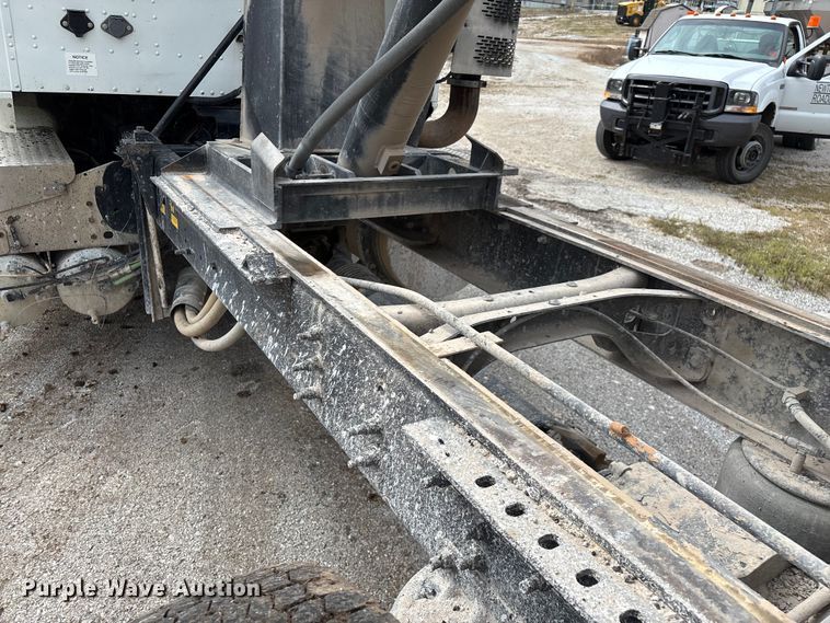 image for item EN5625 2009 International 9200i dump truck