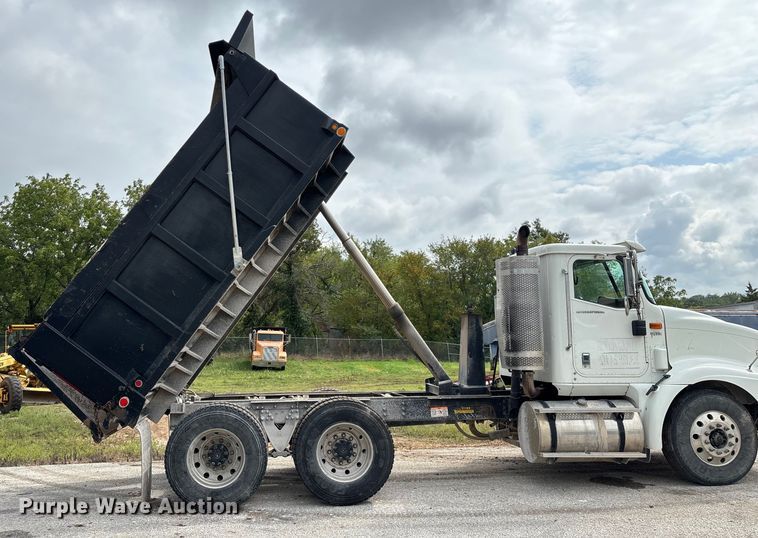 image for item EN5625 2009 International 9200i dump truck