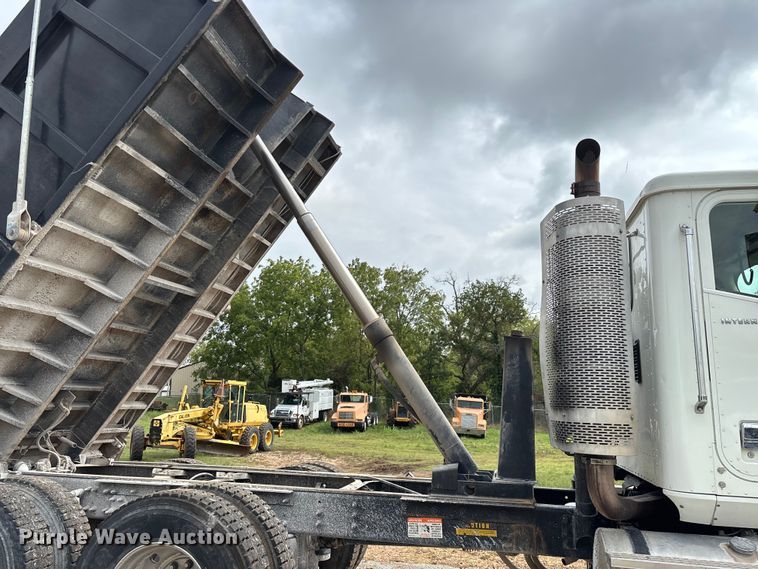 image for item EN5625 2009 International 9200i dump truck