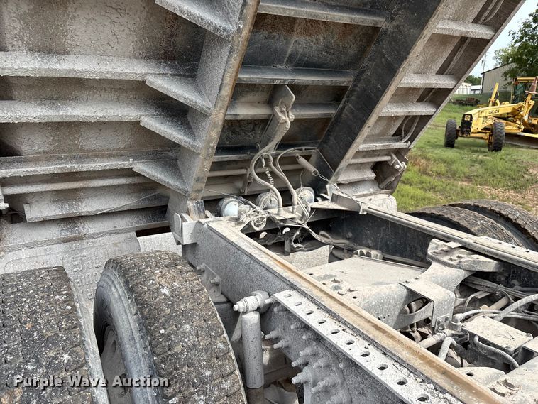 image for item EN5625 2009 International 9200i dump truck