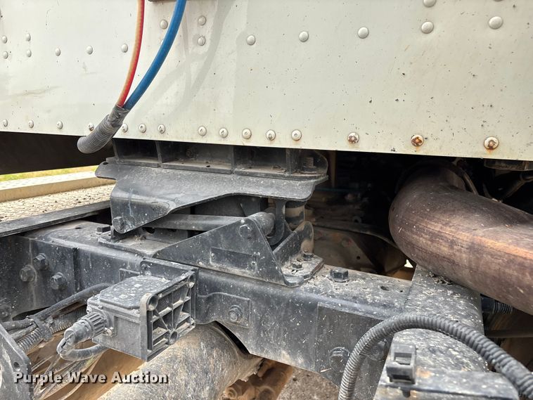 image for item EN5625 2009 International 9200i dump truck