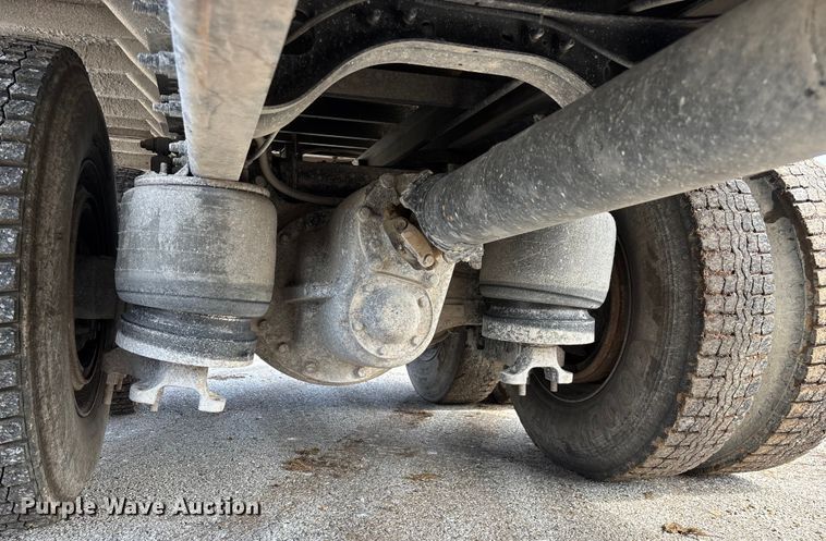 image for item EN5625 2009 International 9200i dump truck