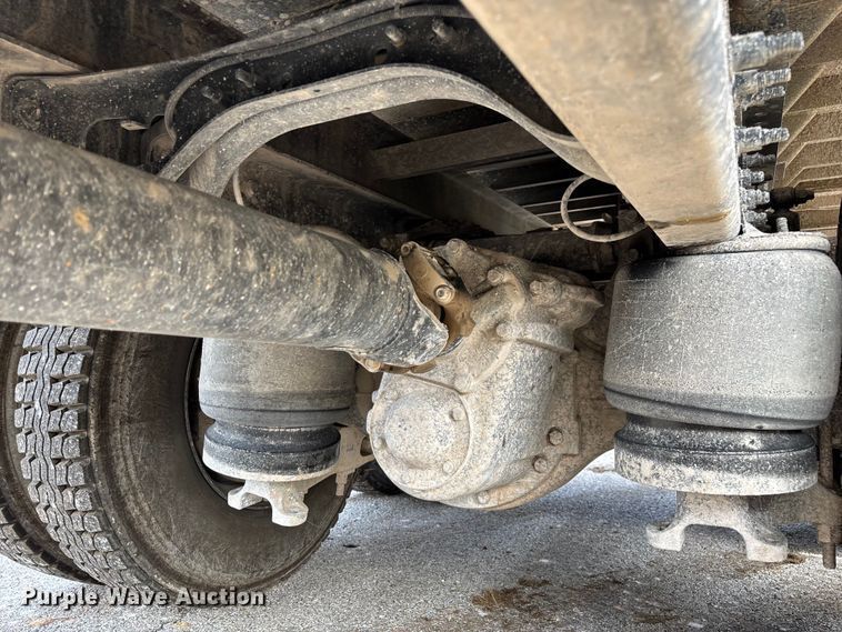 image for item EN5625 2009 International 9200i dump truck