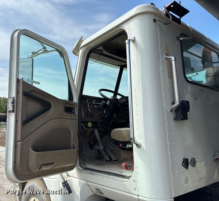 image for item EN5625 2009 International 9200i dump truck