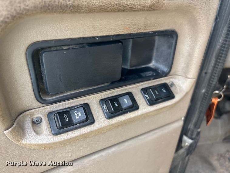 image for item EN5625 2009 International 9200i dump truck