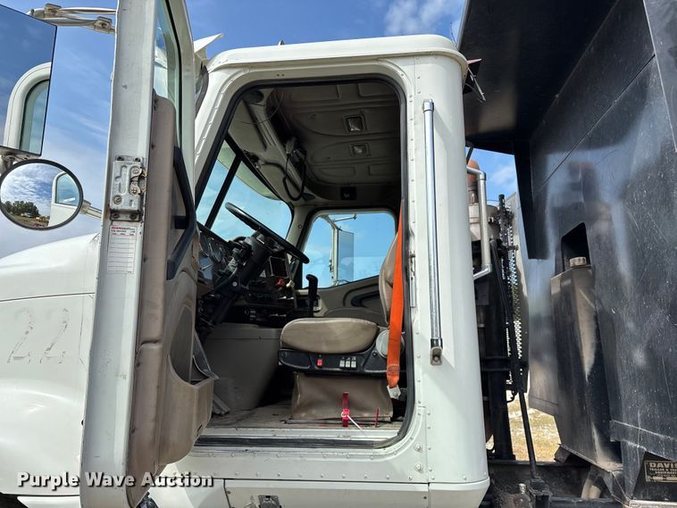 image for item EN5625 2009 International 9200i dump truck