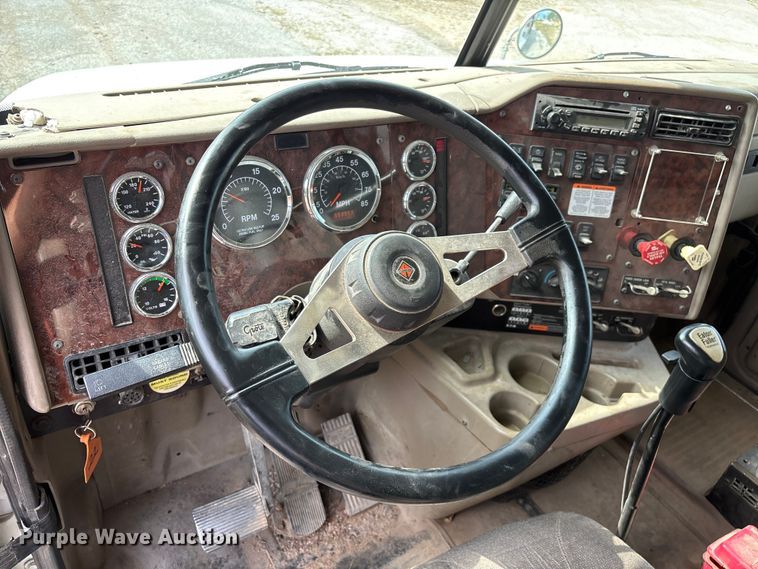 image for item EN5625 2009 International 9200i dump truck