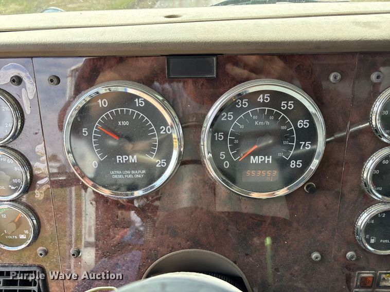 image for item EN5625 2009 International 9200i dump truck