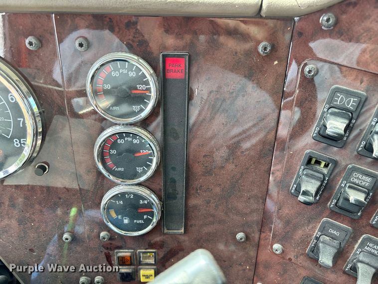 image for item EN5625 2009 International 9200i dump truck