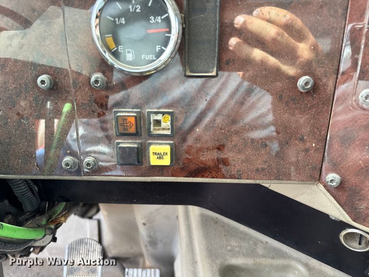 image for item EN5625 2009 International 9200i dump truck