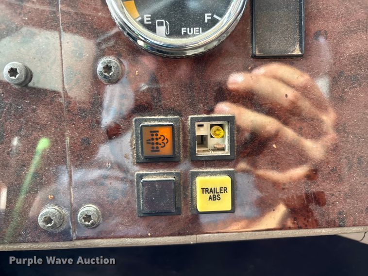 image for item EN5625 2009 International 9200i dump truck