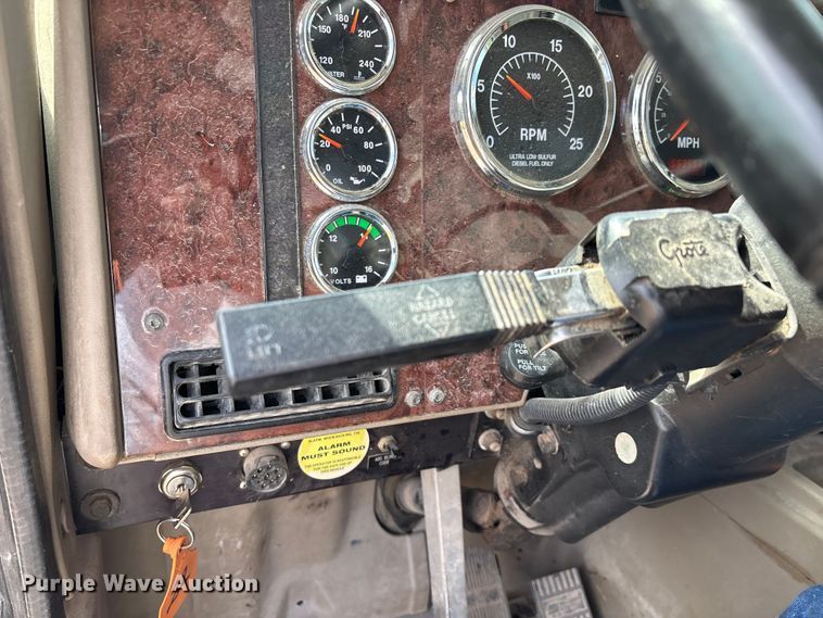 image for item EN5625 2009 International 9200i dump truck