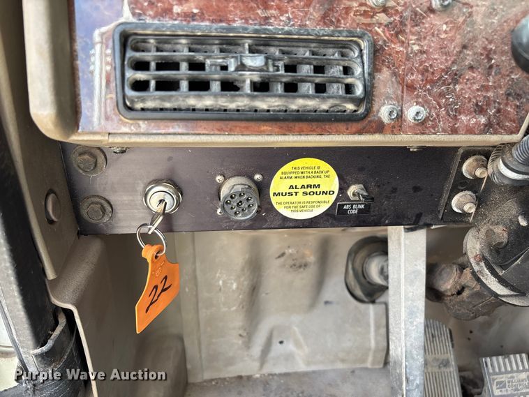 image for item EN5625 2009 International 9200i dump truck