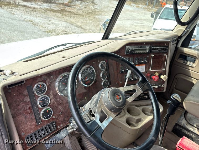 image for item EN5625 2009 International 9200i dump truck