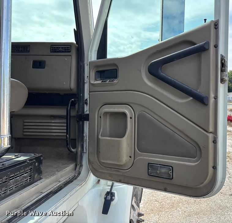 image for item EN5625 2009 International 9200i dump truck